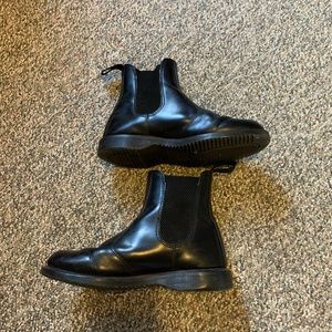 dr martens chelsea boots
